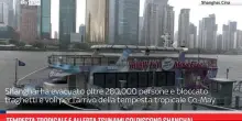 Tempesta tropicale e allerta tsunami colpiscono Shanghai