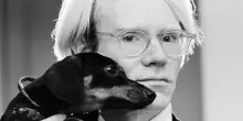 Andy Warhol, 97 anni fa nasceva il genio della Pop Art