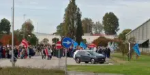 Benetton, storico sciopero dei dipendenti contro i tagli