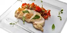 Mangiare troppo pollo amplia del 35% rischi di morte per tumori gastrointestinali: lo studio
