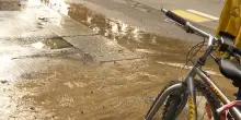 Maltempo Milano, allagamenti e fango per esondazione Seveso