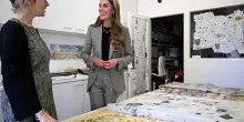 Kate in tailleur Principe di Galles celebra artigianato inglese. FOTO