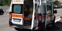 Si arrampica per una foto su costone che cede: morta una 15enne