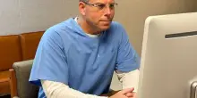 Usa, negata la libertà vigilata a Erik Menendez dopo 35 anni in cella