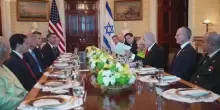 Netanyahu candida Trump al Nobel e gli consegna la lettera. VIDEO