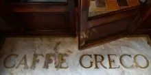 Roma, oggi lo sfratto per i gestori dell'Antico Caffè Greco