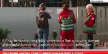Sparatoria Austria, fiori e candele davanti scuola a Graz