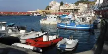 Ponza, scontrino da 923 euro per un pranzo con aragosta