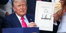 Trump firma il Big beautiful bill: 'Età dell'oro degli Usa'