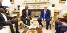 Tensione Trump-Ramaphosa: il presidente Usa accusa il Sudafrica di genocidio contro i bianchi