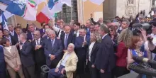 Dl Sicurezza, i festeggiamenti di FdI davanti al Senato