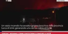 Turchia, incendio a Izmir: evacuazioni e fumo nella città