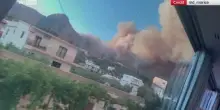 Incendio a Creta, bosco in fiamme e colonna di fumo a Ferma