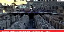 Colosseo, Papa Leone XIV partecipa a preghiera per la pace