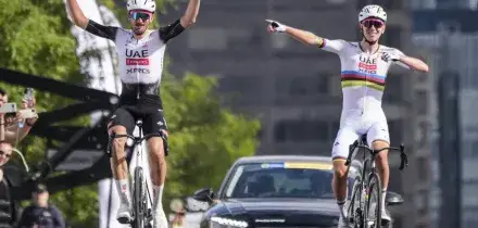 Pogacar show: 'regala' la vittoria al compagno McNulty