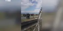 Torino, manifestanti ProPal occupano pista Aeroporto Caselle
