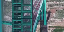 Cina, ponte Huajiang Grand Canyon supera i test di carico