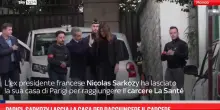 Parigi, Sarkozy lascia la casa per raggiungere il carcere