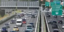 Traffico, weekend bollino rosso per rientri. Ma c'è chi parte adesso