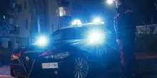 Simula suono sirene per superare traffico nel Napoletano: denunciato