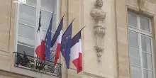 Francia, Macron dovrà nominare un nuovo primo ministro