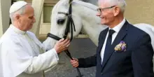 Papa Leone XIV riceve in dono cavallo purosangue arabo dalla Polonia