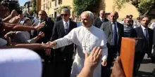 Leone XIV, il Pontefice a Castel Gandolfo per le vacanze. FOTO