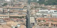 Manovra, tensione su aumento tassa affitti brevi