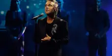 Robbie Williams e Laura Pausini realizzano il nuovo brano della Fifa