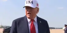 Dazi, Trump firma lettere per 12 Paesi: partiranno lunedì