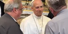 Papa Leone XIV a Santa Maria Maggiore prega sulla tomba di Francesco