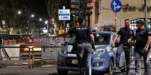 Roma, ragazzo di 19 anni accoltellato fuori dalla metro: è grave