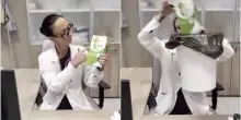 Arezzo, dottoressa e infermiera buttano farmaci israeliani Teva