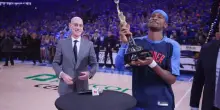 NBA, Gilgeous-Alexander riceve il premio di MVP
