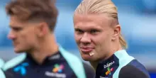 Haaland sbatte contro il pullman della Norvegia