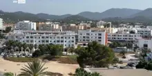 Dj morto a Ibiza, il padre: autopsia frettolosa, nuovi esami