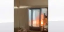 Incendio Marsiglia, le fiamme riprese dall'interno di una casa