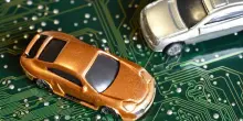 Allarme Ue sui chip, a rischio la produzione delle auto. Cosa succede