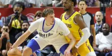 Flagg ne segna 10 all'esordio, Bronny sbaglia l'ultimo tiro