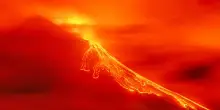 Etna: nuove eruzioni e colate laviche dalle bocche del vulcano