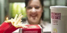 Stop ai Big Mac per un giorno: i lavoratori di McDonald's incrociano le braccia