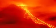 L'Etna continua a dare spettacolo: ancora esplosioni dal cratere sud