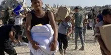 Gaza, assalto al centro di distribuzione degli aiuti Usa