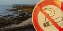 Francia, stop al fumo anche in spiaggia e nei parchi