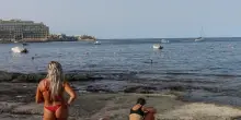 Multate 29 persone per "abbigliamento indecente". A Malta stretta sul decoro