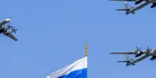 Maxi-raid di droni ucraini distrugge 40 aerei russi