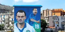 La corsa di Schillaci in un murale a Palermo