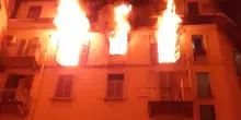 Fiamme in un appartamento a Milano, si lancia dal quinto piano e muore
