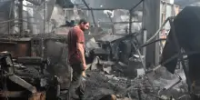 Altra notte di attacchi russi, 5 morti a Kharkiv. Trump: "Kiev ha dato a Putin una ragione per colpire"
