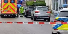 Auto sulla folla in Germania, 5 feriti